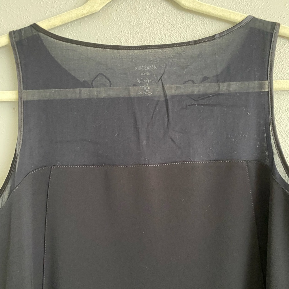 Marc Cain Top Size 8 Navy Blue Lightweight Soft Floral Sleeveless Chic Luxury - Picture 7 of 9